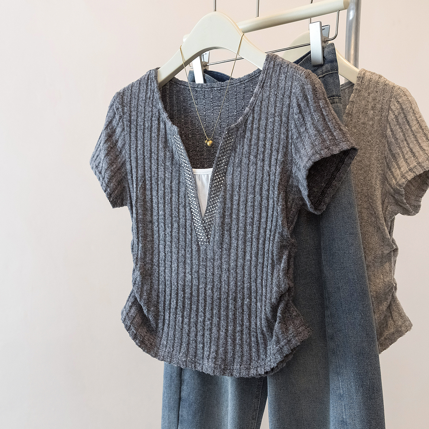 yoewshean/羽媗夏季微胖mm大码女装新款V领短袖t恤正肩修身显瘦