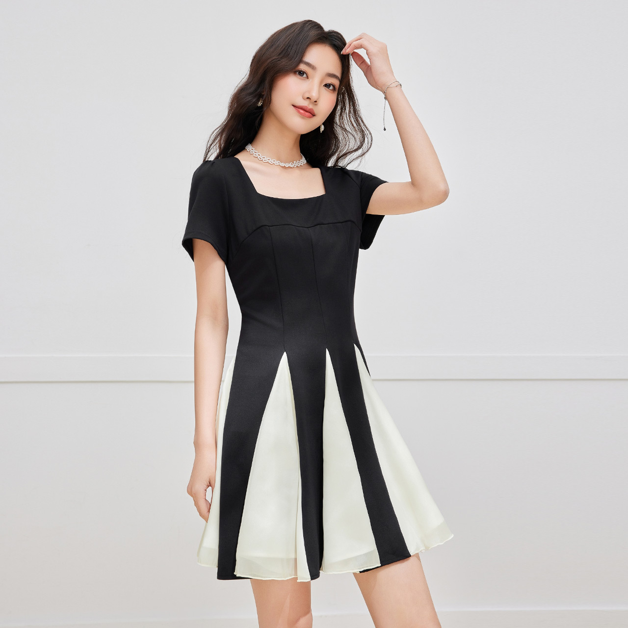 IEF/爱依服2025夏季新款法式优雅通勤气质设计感收腰显瘦连衣裙