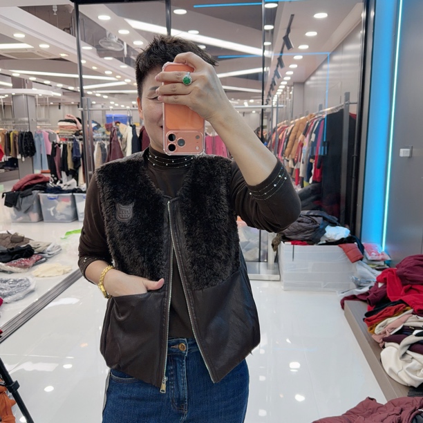 时尚皮毛拼接加棉设计感百搭马甲3858品