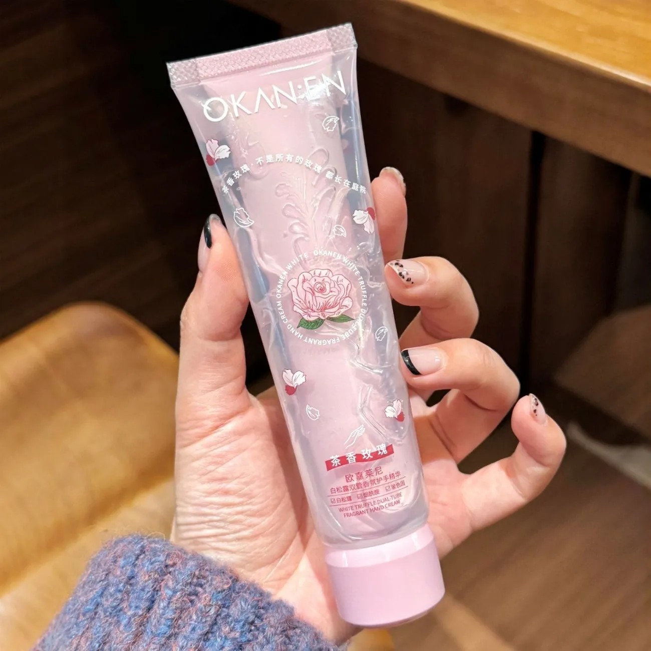 好闻到爆 为什么我读书的时候没有这支!茶香玫瑰双管香氛护手霜