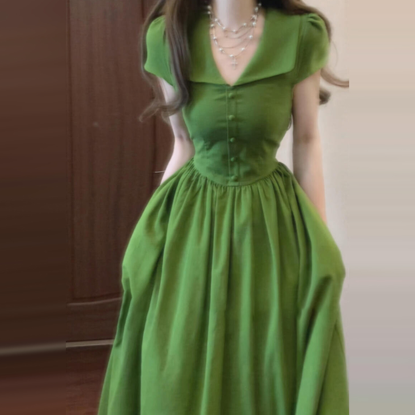 2025新款法式绿色高级感短袖连衣裙子女夏季气质收腰修身显瘦长裙