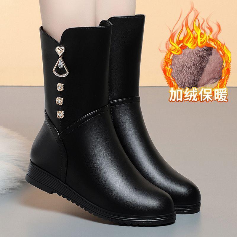 洋气新款真皮靴子女中筒靴女平底软底防滑鞋子女款中年妈妈棉靴女