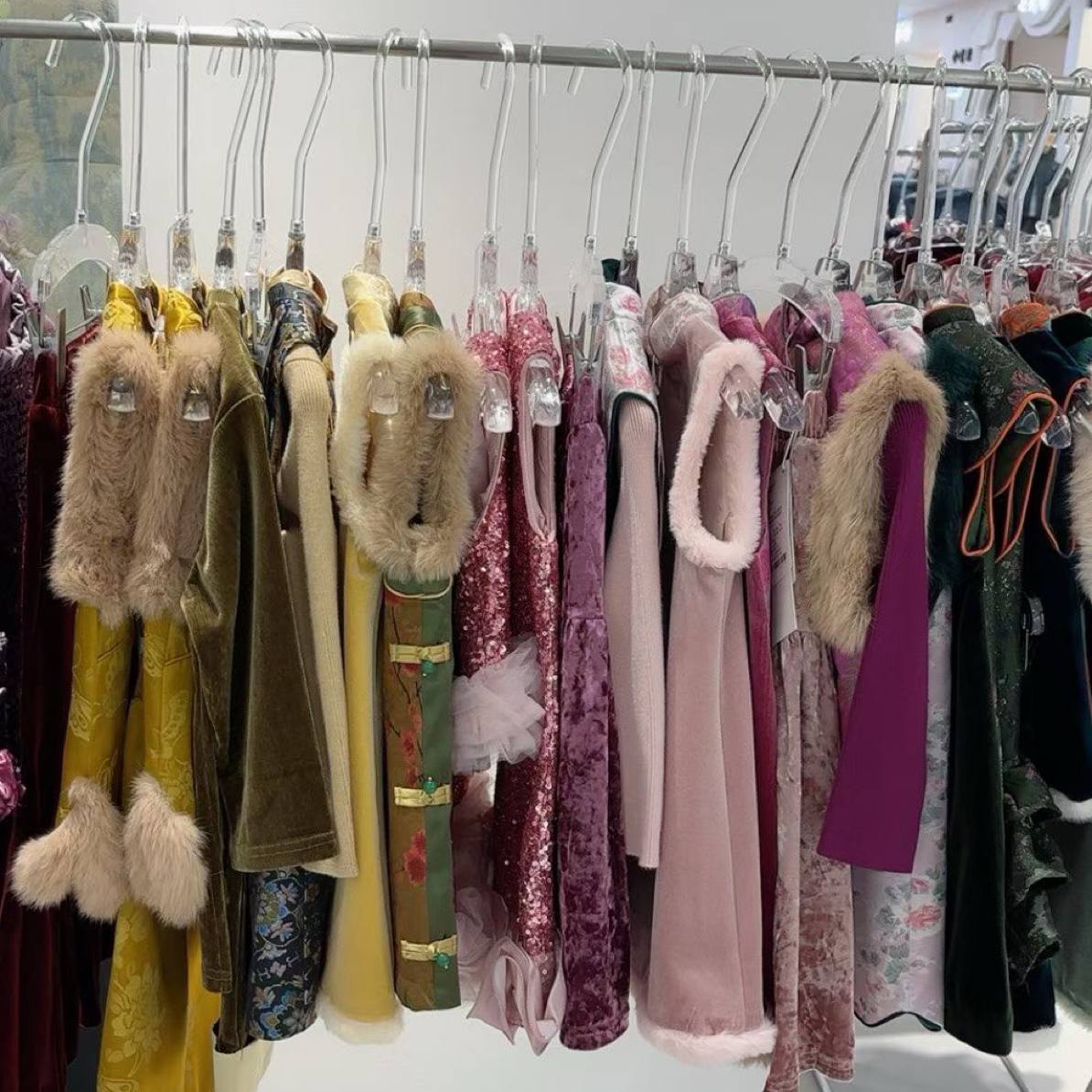 金丝绒三色套装，妥妥年服