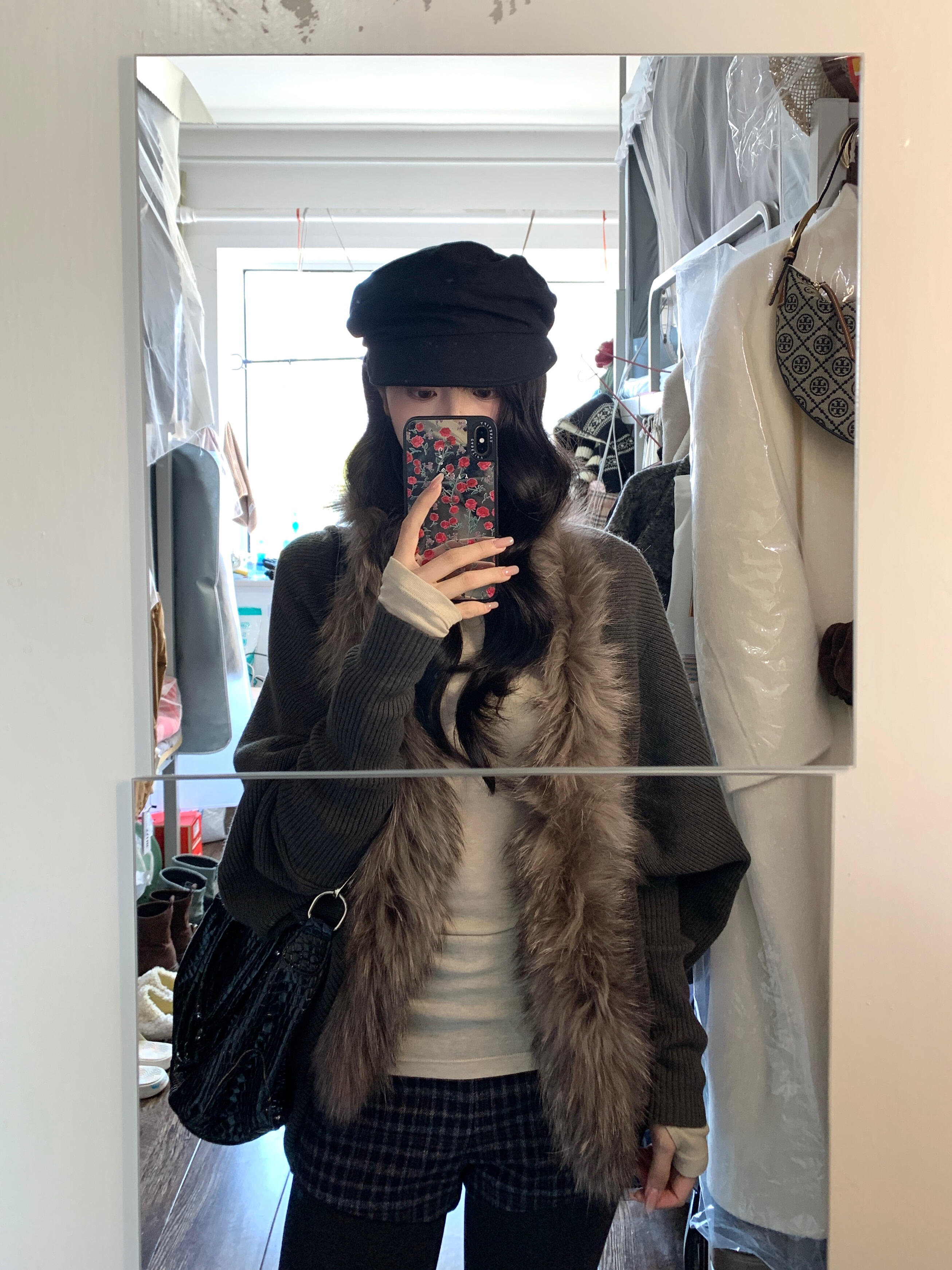 2025秋冬新款韩系毛领披肩毛衣开衫外套搭配针织打底格子短裤套装