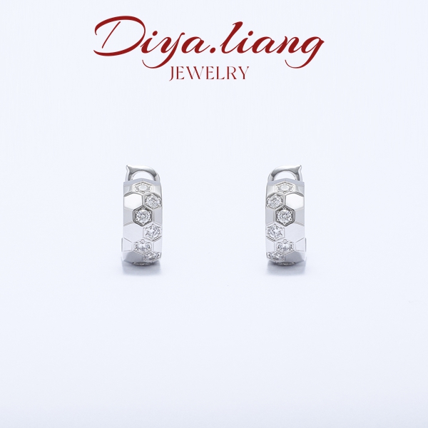 925银耳饰 梁雅帝新品【白金色C圈棋盘】气质百搭时尚纯银耳饰