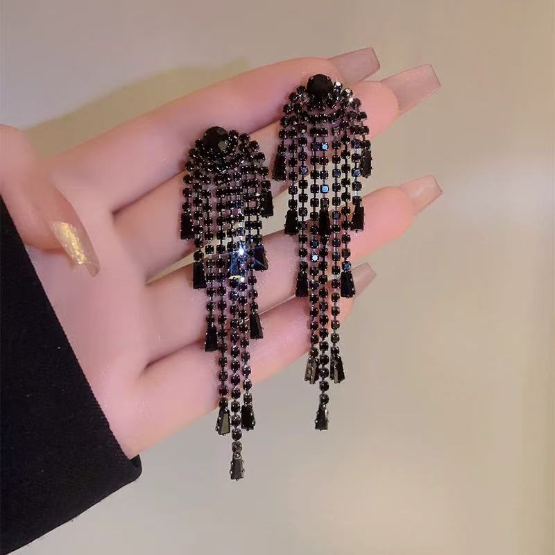 轻奢黑色水钻长款流苏耳环网红气质名媛耳坠高级感个性夸张耳饰品