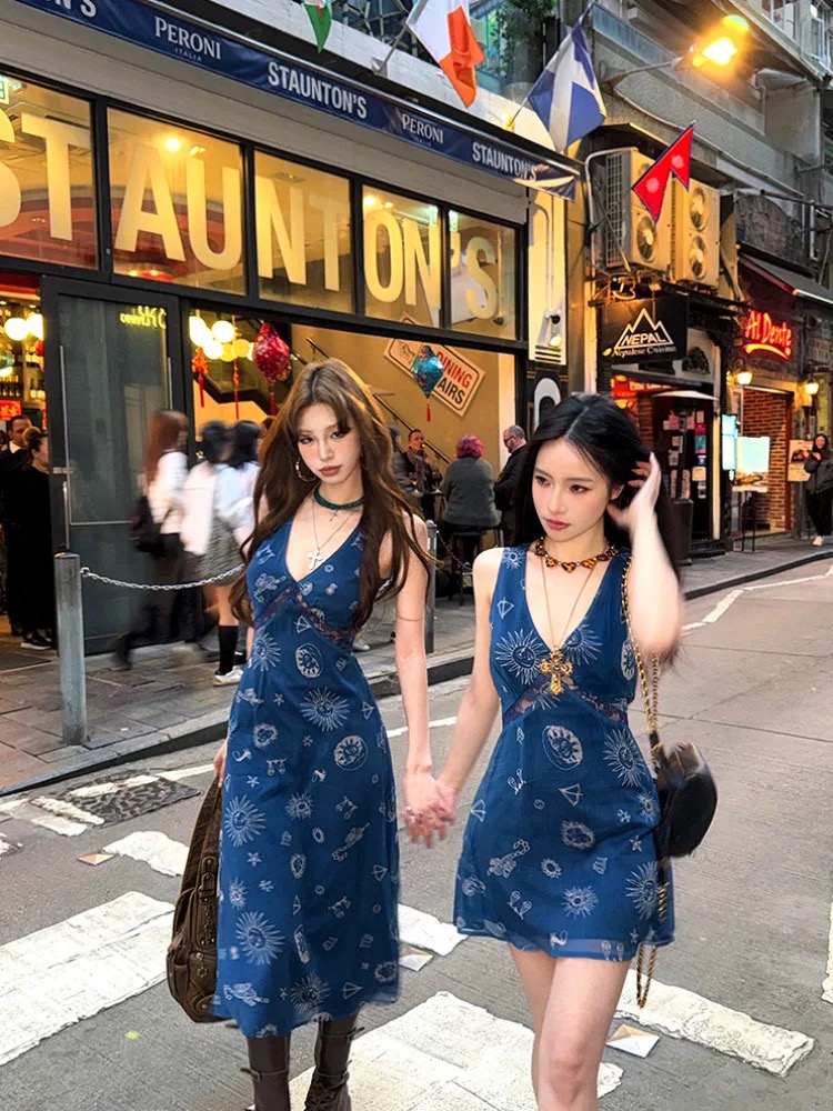 复古法式深v领背心连衣裙女春季蓝色印花无袖裙子收腰吊带a字短裙