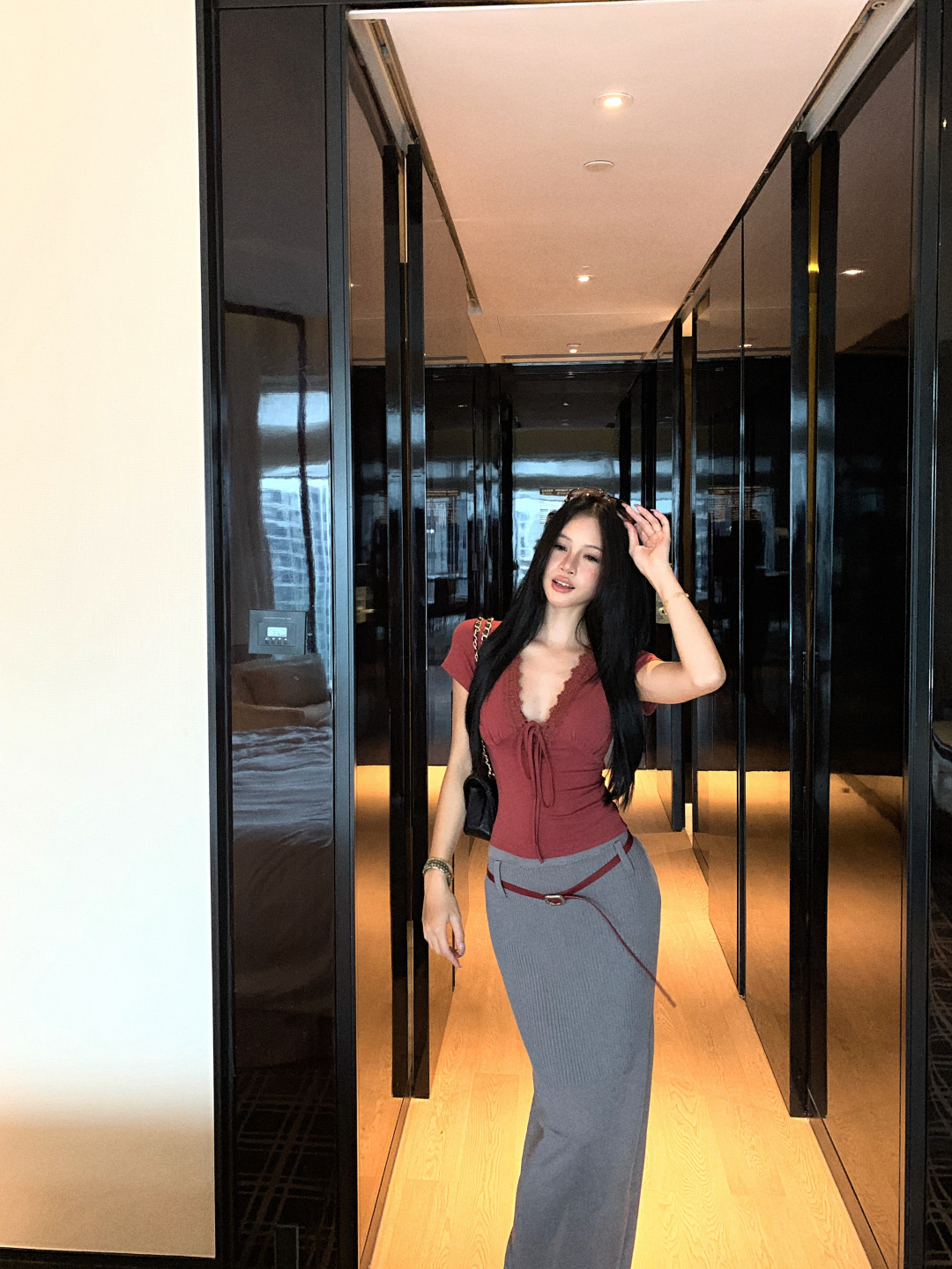 2025秋夏季新款性感蕾丝拼接V领系带修身上衣+拼接针织半身包臀裙