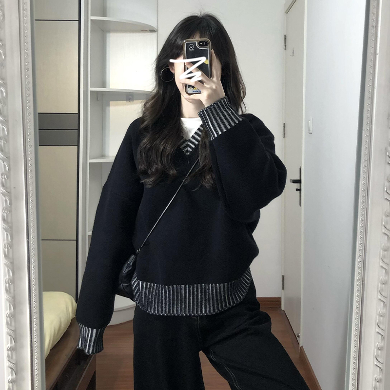 假两件v领黑色毛衣女秋冬2026新款慵懒风高级感宽松针织长袖上衣