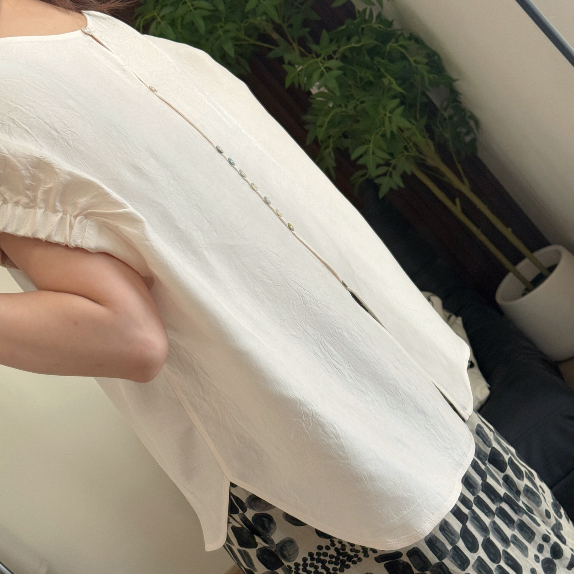 美亚恩NANA【贝壳扣醋酸】100%醋酸老钱风设计小衫阔太太上衣Q0412