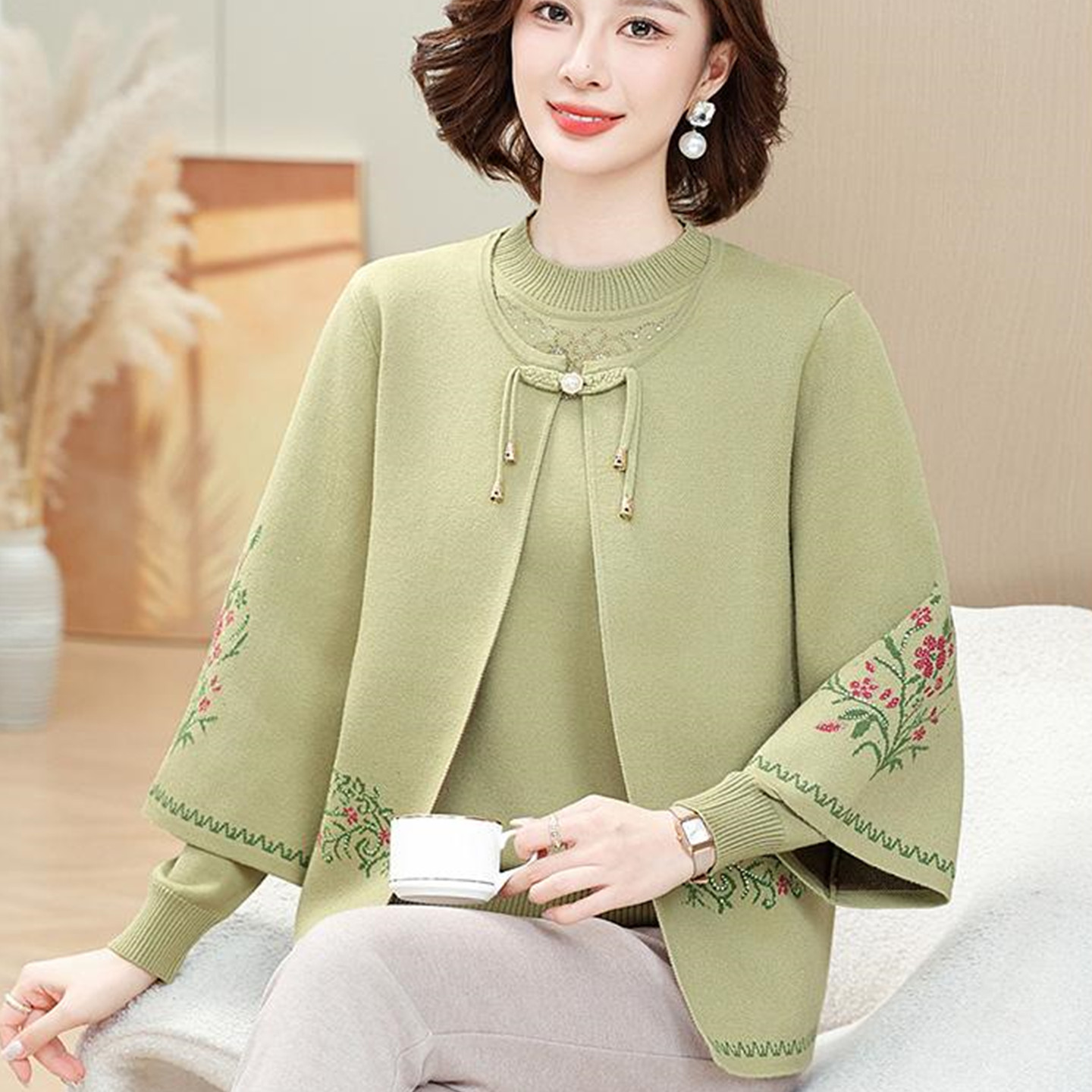 2025新中式妈妈秋冬加绒加厚两件套中老年女国风毛衣时尚开衫外套