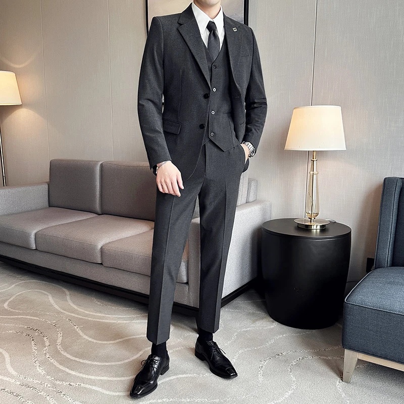 新款新郎西服套装男商务休闲英伦风西装修身帅气三件套