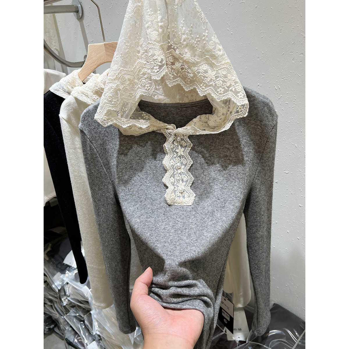灰色高级感蕾丝边连帽长袖t恤女装秋冬氛围感休闲时尚打底衫上衣