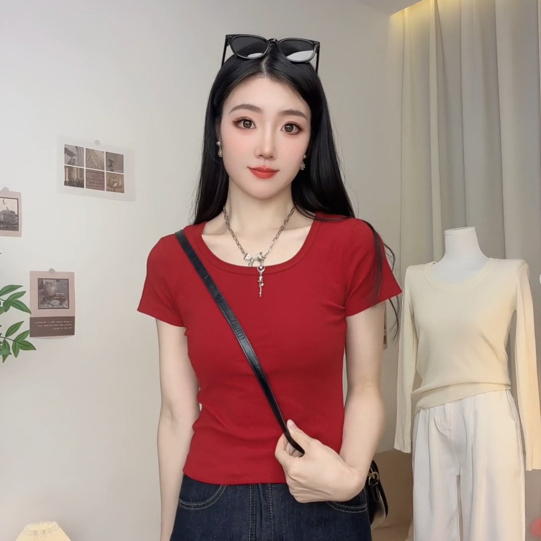 2025新甜美酒红正肩短袖T恤女夏季修身显瘦别致小衫短款方领上衣