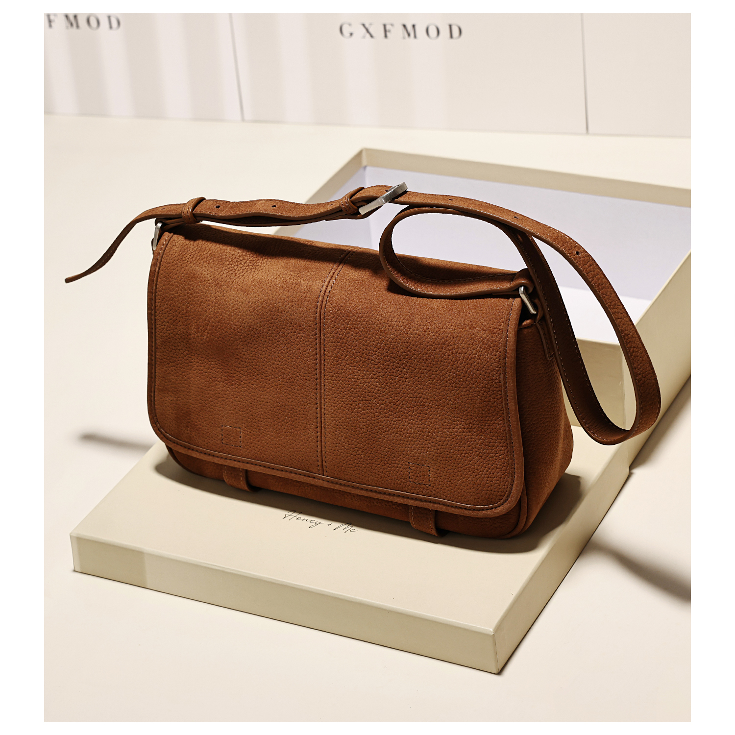GXFMOD小众设计头层牛皮邮差包女2025早秋新款时尚通勤单肩斜挎包