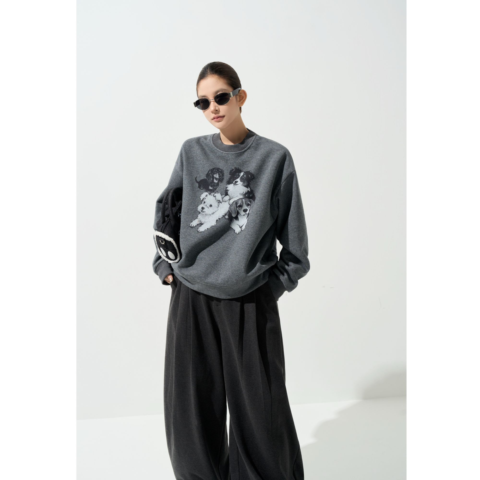 12/17【四只小狗】冬季厚款卡通印花套头卫衣女韩版宽松上衣63057