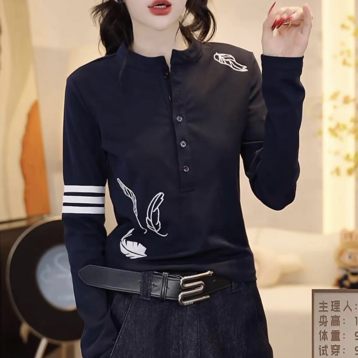 高级感秋季新款落叶纽扣长袖T恤女设计感时尚休闲百搭修身上衣