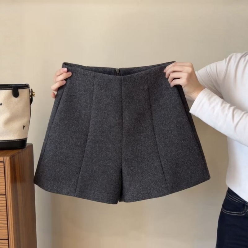 深灰色毛呢短裤女2025秋冬新款遮肉显瘦高腰a字阔腿包臀裤靴裤ins