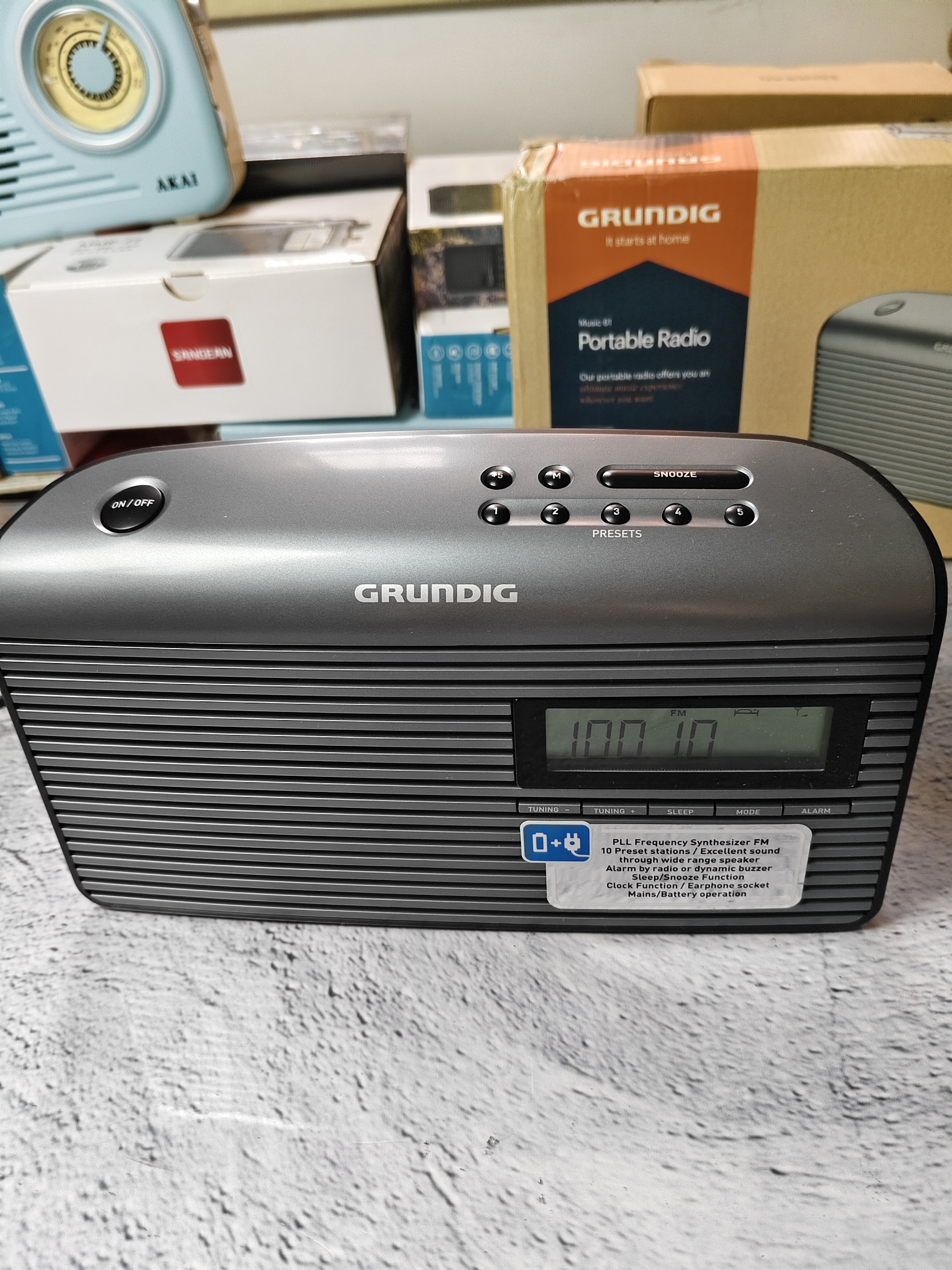 德国GRUNDIG/根德M61时尚便携长辈家用收音机老人数字时钟时间