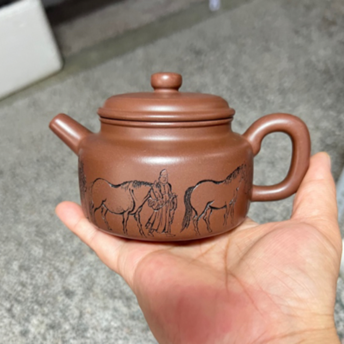 五马图德钟200毫升老紫泥宜兴紫砂壶