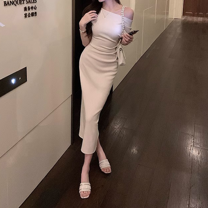 2025新款夏天气质高冷御姐风斜肩连衣裙女夏季高级感显瘦包臀裙子