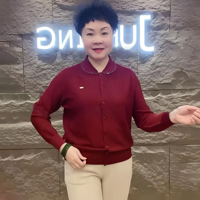 言中老年妈妈毛衣红色针织开衫女士2025秋冬新款打底毛衫外套上衣