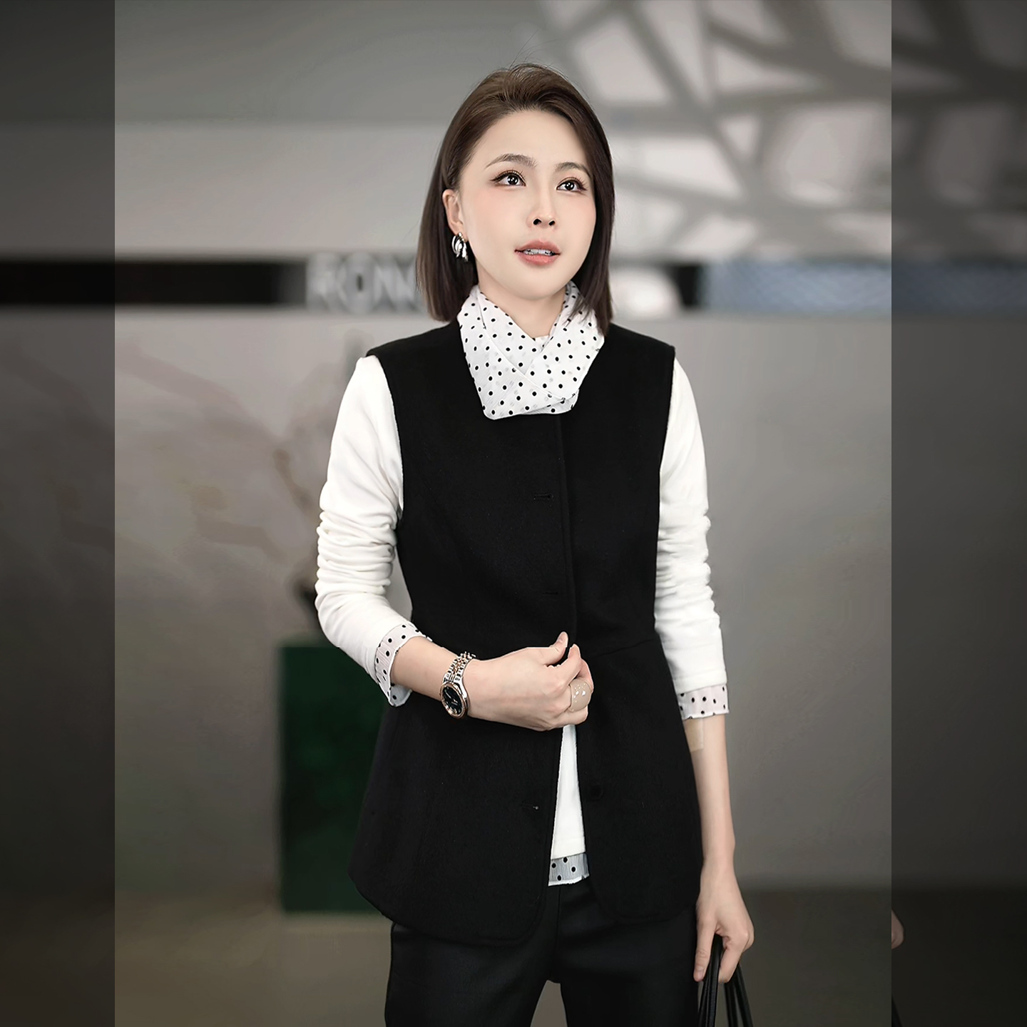 溶溶【午夜信笺】RONGRONG 羊毛混纺圆领收腰裁剪显瘦极简马夹js192