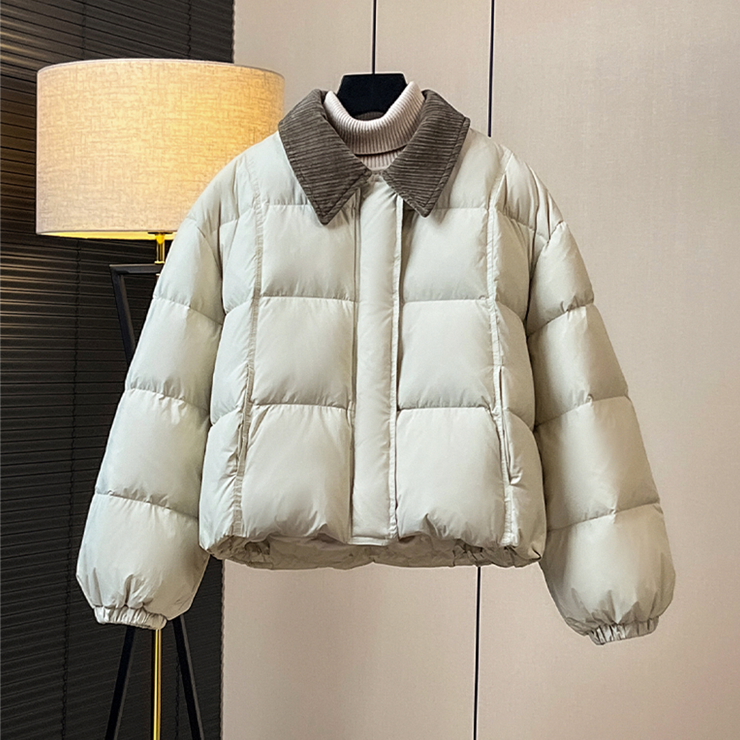 韩系时尚短款羽绒服女冬季新款撞色翻领小个子白鸭绒面包服外套潮