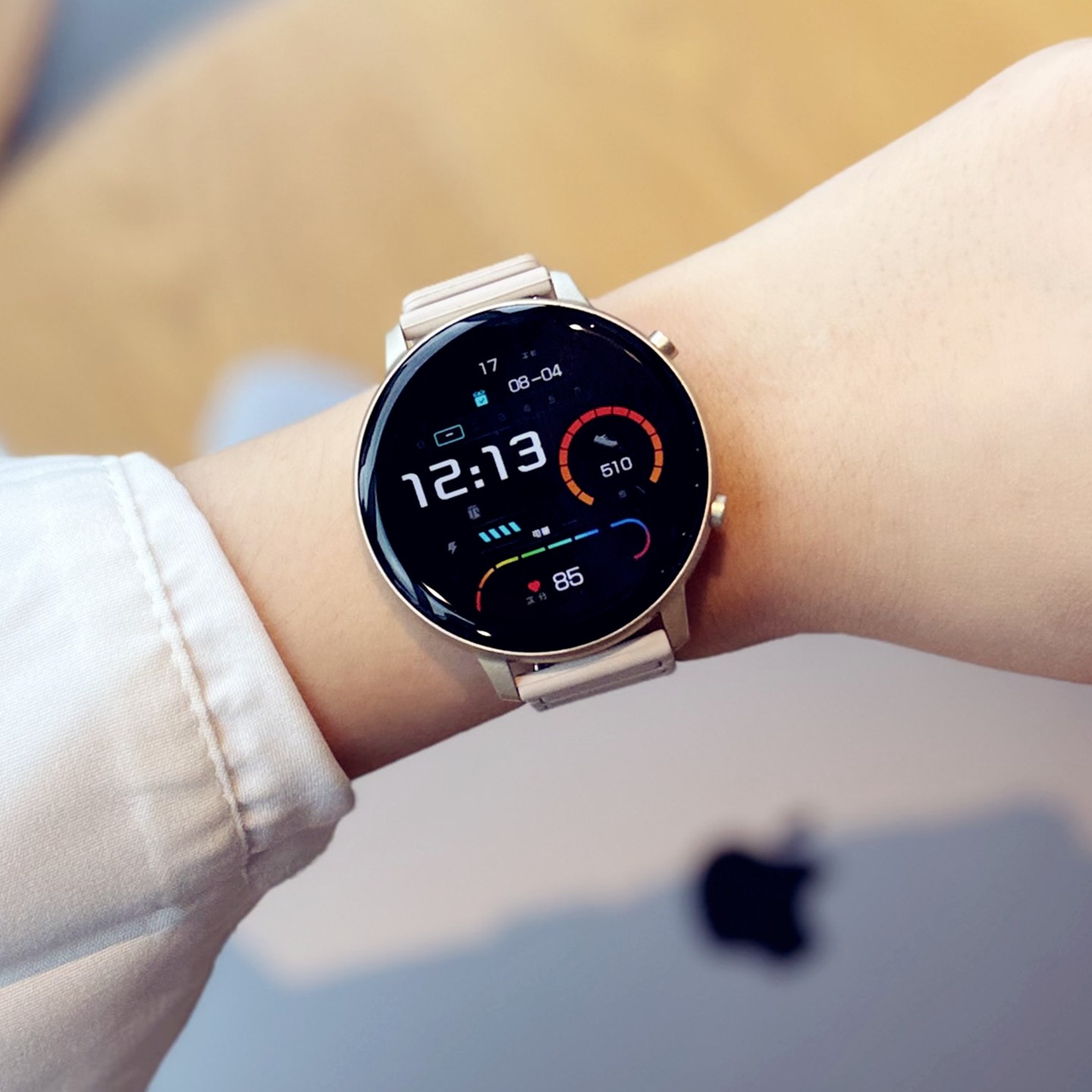 高颜值智能运动手表女士全面屏设计跑步配速户外男学生心率电子表