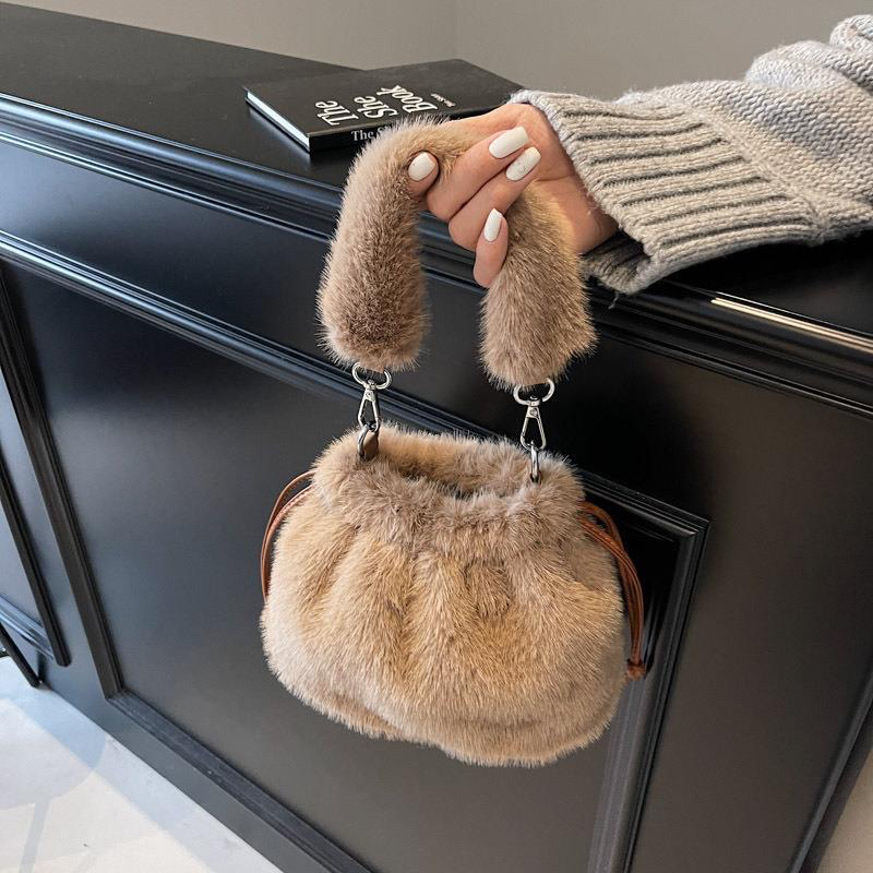 秋冬新款毛绒包包女手提包抽绳水桶包韩版时尚斜挎包手拎毛毛包女