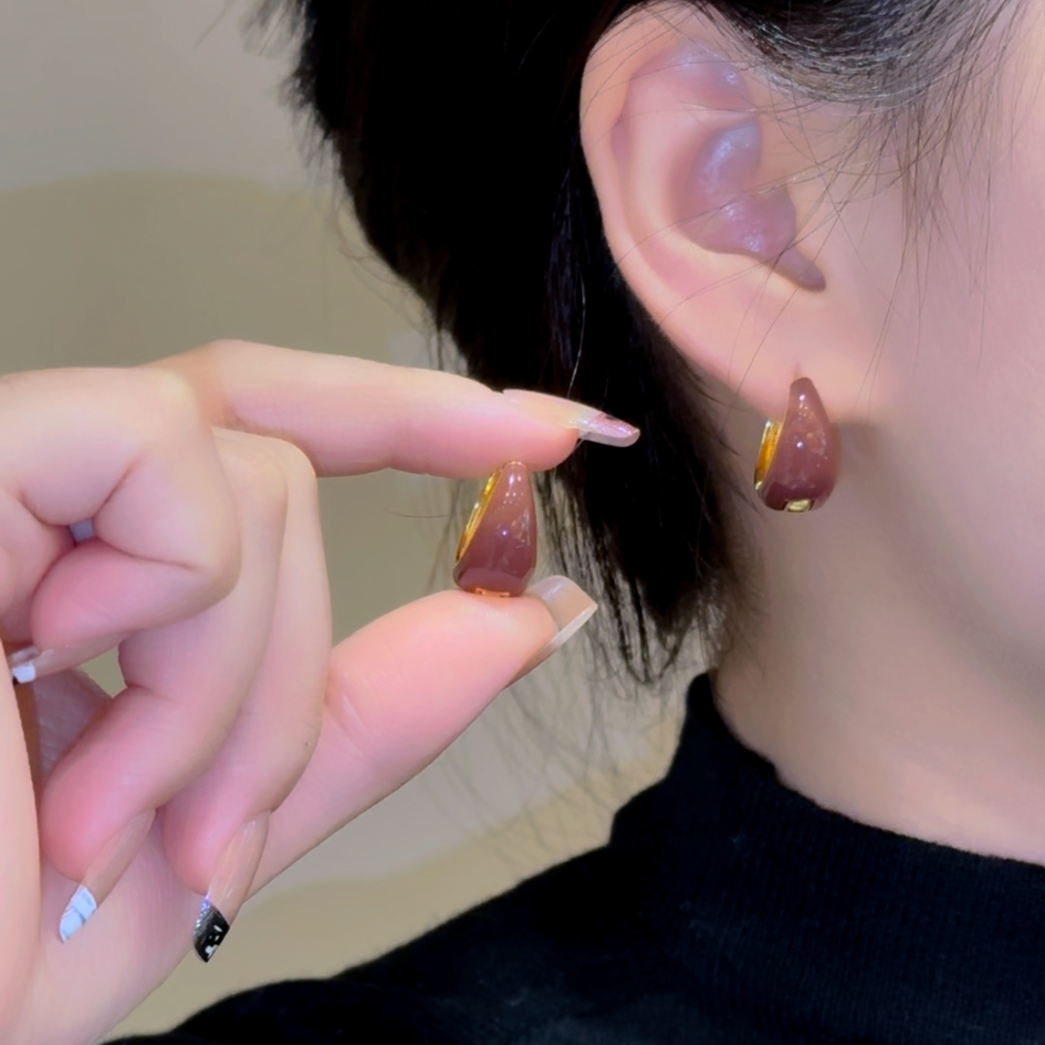 铜合金耳饰 秋冬耳饰水滴耳扣女轻奢高级感耳环小众设计感百搭