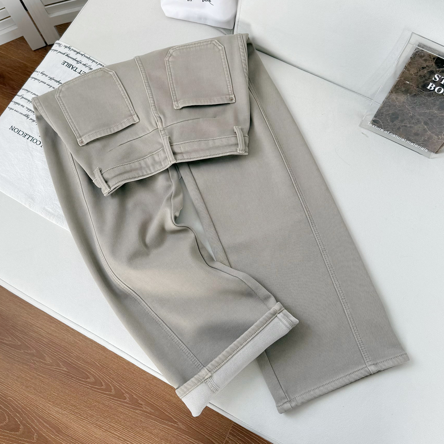 奶茶灰卡加绒弯刀牛仔裤女2025冬季百搭新款高腰宽松显瘦阔腿裤子