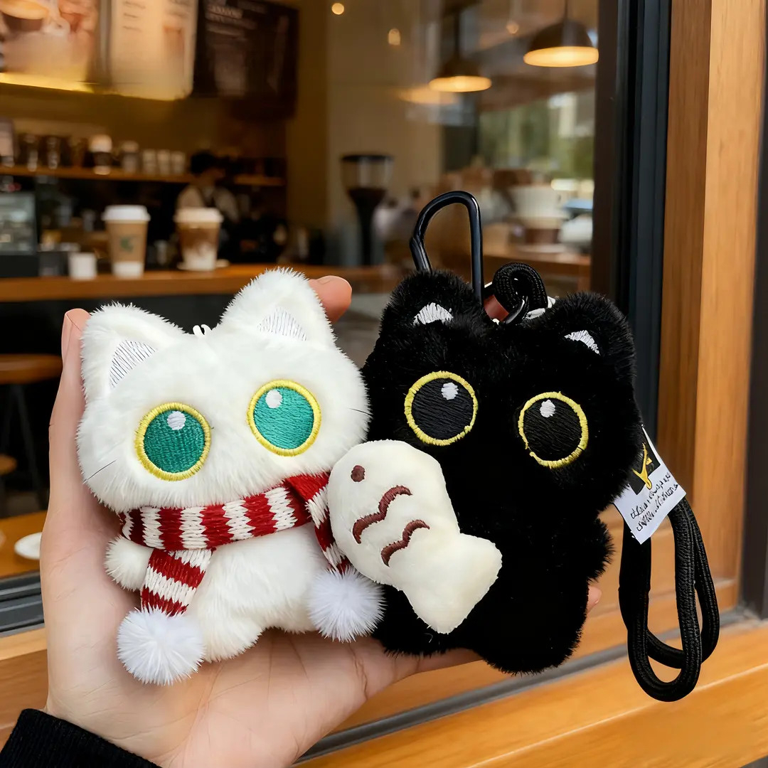 可爱呆萌包小鱼大眼黑猫挂件毛绒玩偶情侣包挂件创意小黑猫钥匙S