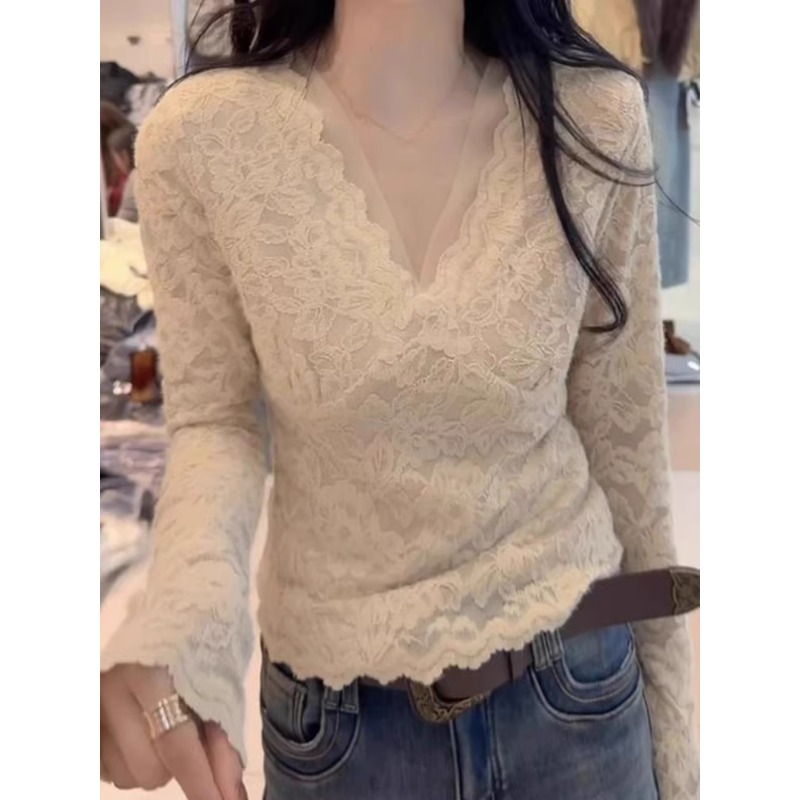芊芊芙2025早冬季新款修身显瘦时尚气质V领蕾丝长袖打底衫上衣女