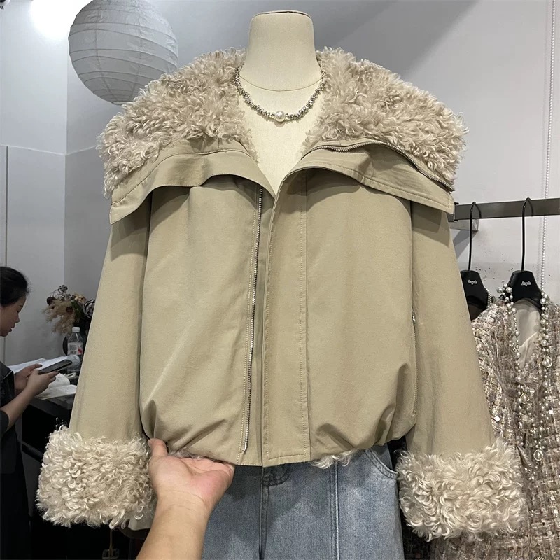 两面穿羊羔毛大翻领皮毛一体加厚保暖减龄外套女2025冬季新品上衣
