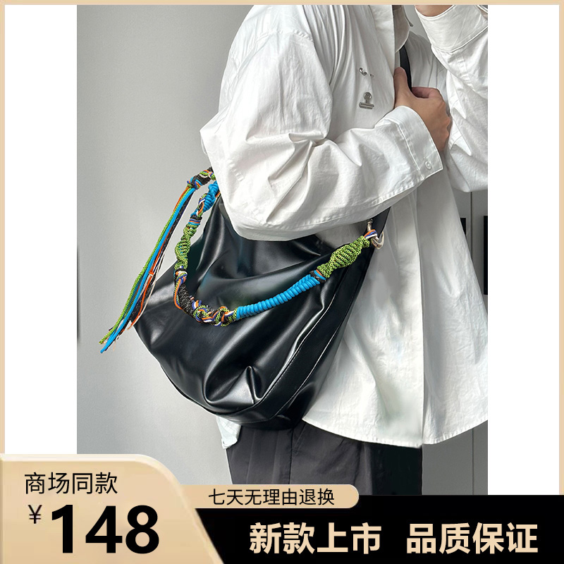 UR.男款爆款2025新款潮大容量健身大挎包旅行包通勤上课包