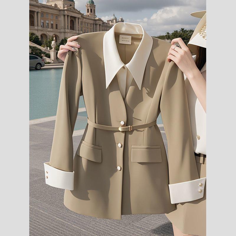 今年流行的高级感独特超好看气质收腰小香风卡其色假两件外套早秋