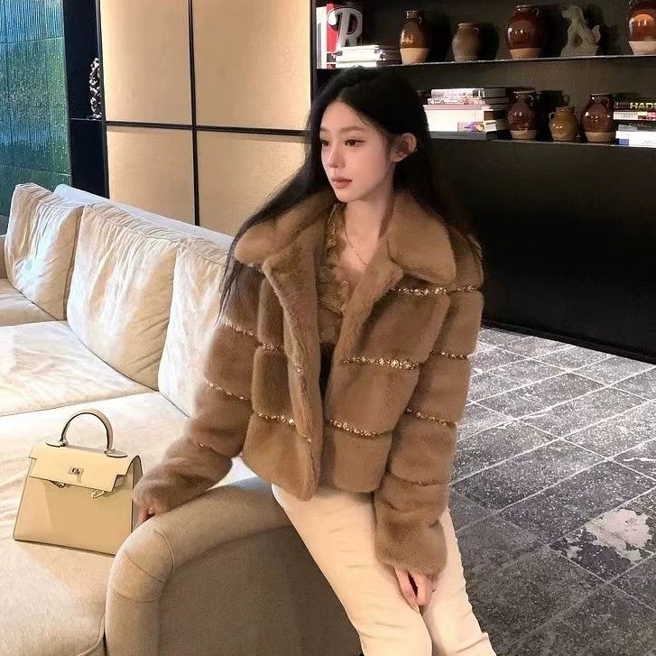 气质高级2025爆款外穿年轻名媛穿搭冬季新款加厚保暖潮流毛毛外套