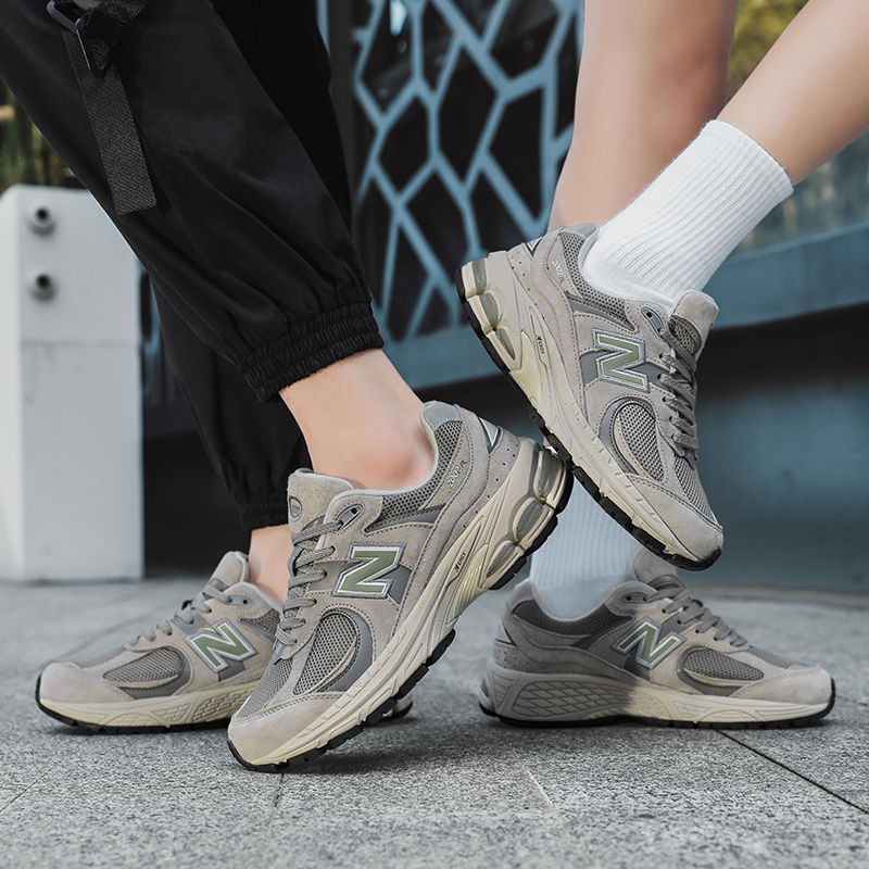 【头层真皮】新款潮流设计款情侣款运动跑步鞋2002R