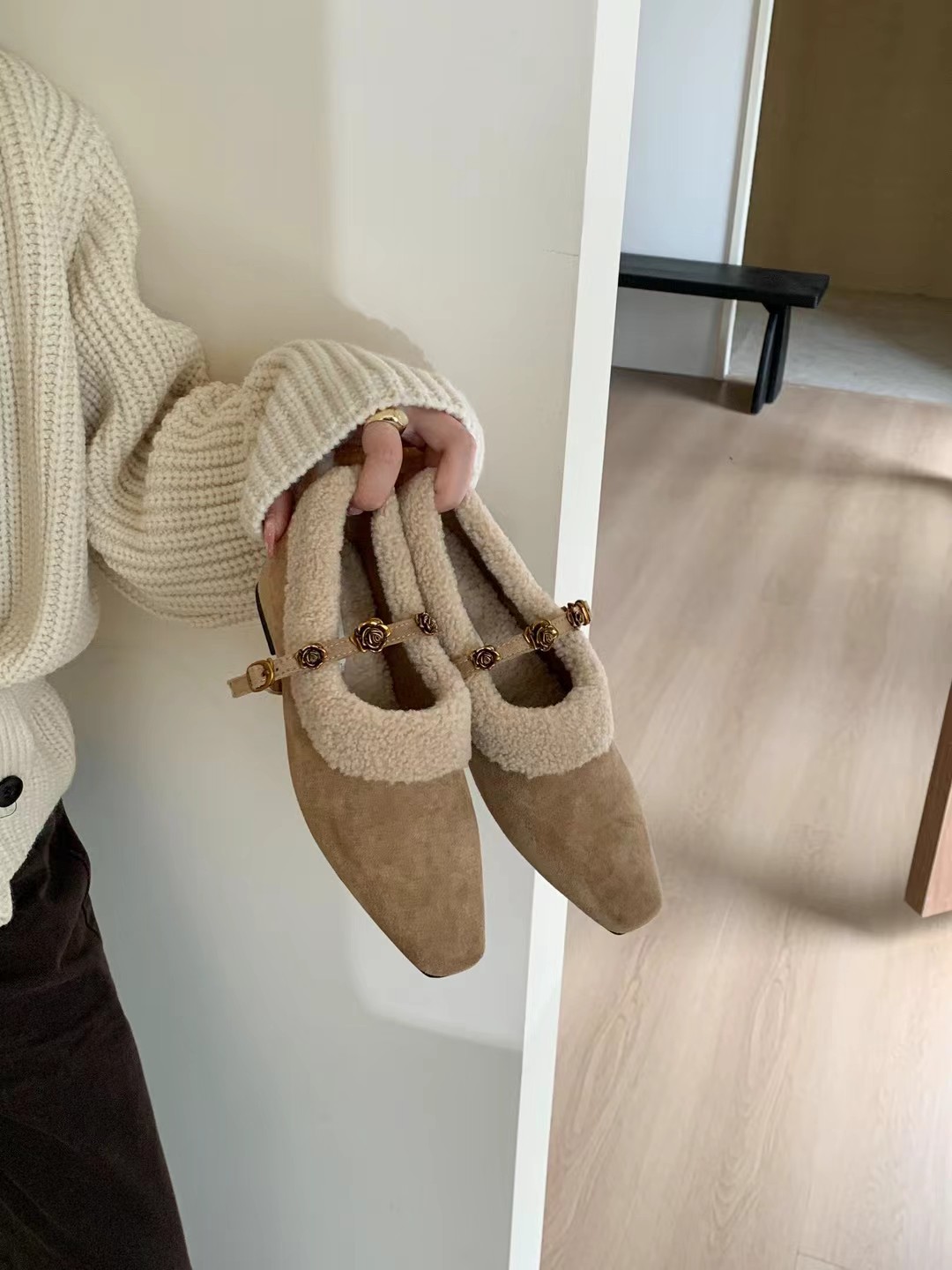 内增高玛丽珍单鞋女2025冬季新款方头毛毛鞋女外穿金属扣加绒棉鞋