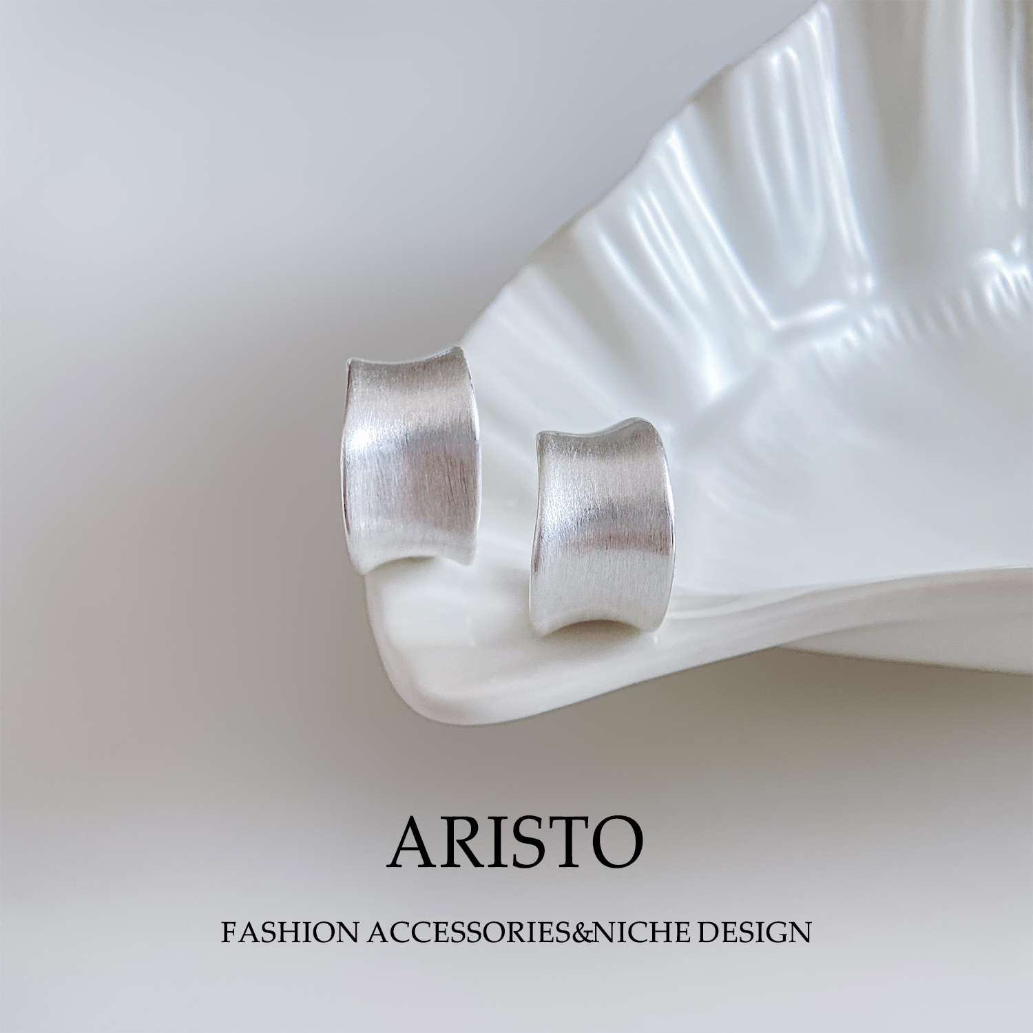 铜合金耳饰 几何耳环素圈波浪耳饰女法式气质通勤长款耳环