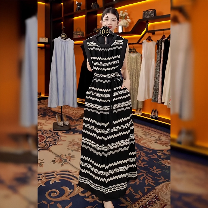 法式轻奢风高级圆领无袖连衣裙2025夏季新款气质收腰显瘦长裙852