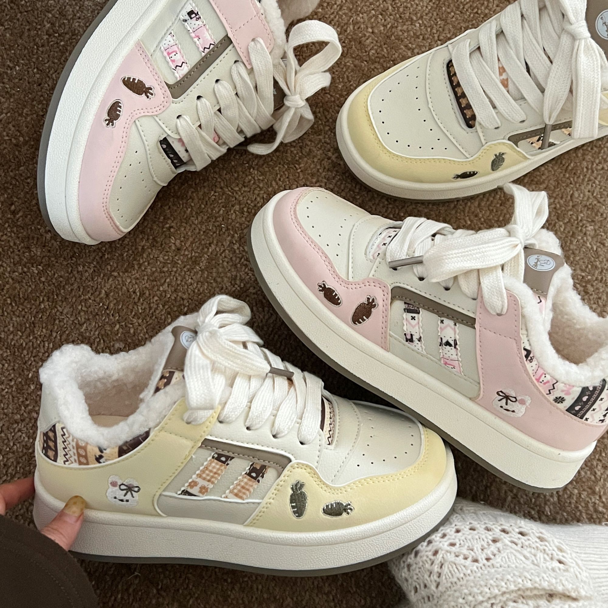 加绒板鞋女款2025新款冬季鞋子保暖棉鞋休闲小白鞋面包鞋小众百搭