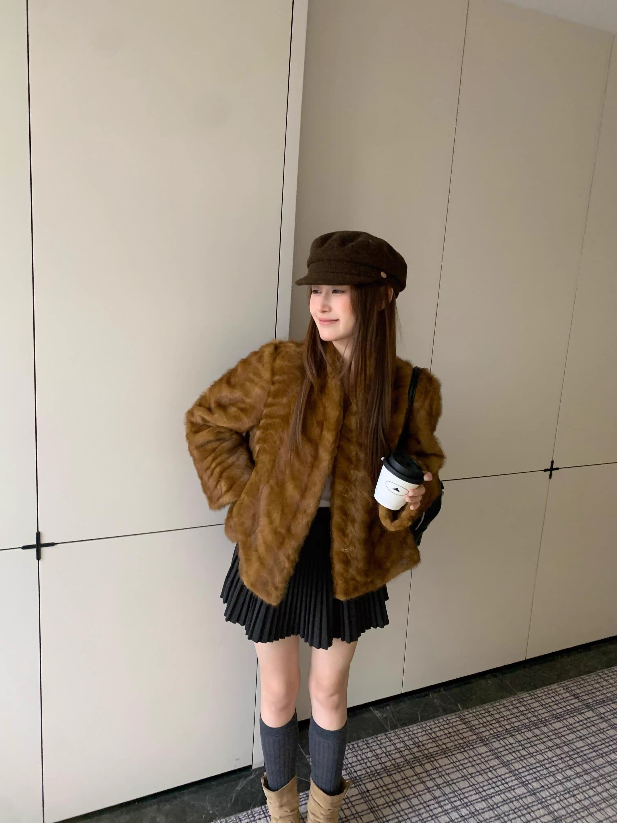 “顶流千金”冬季新款韩系环保金叶貂气质V领短款毛毛外套