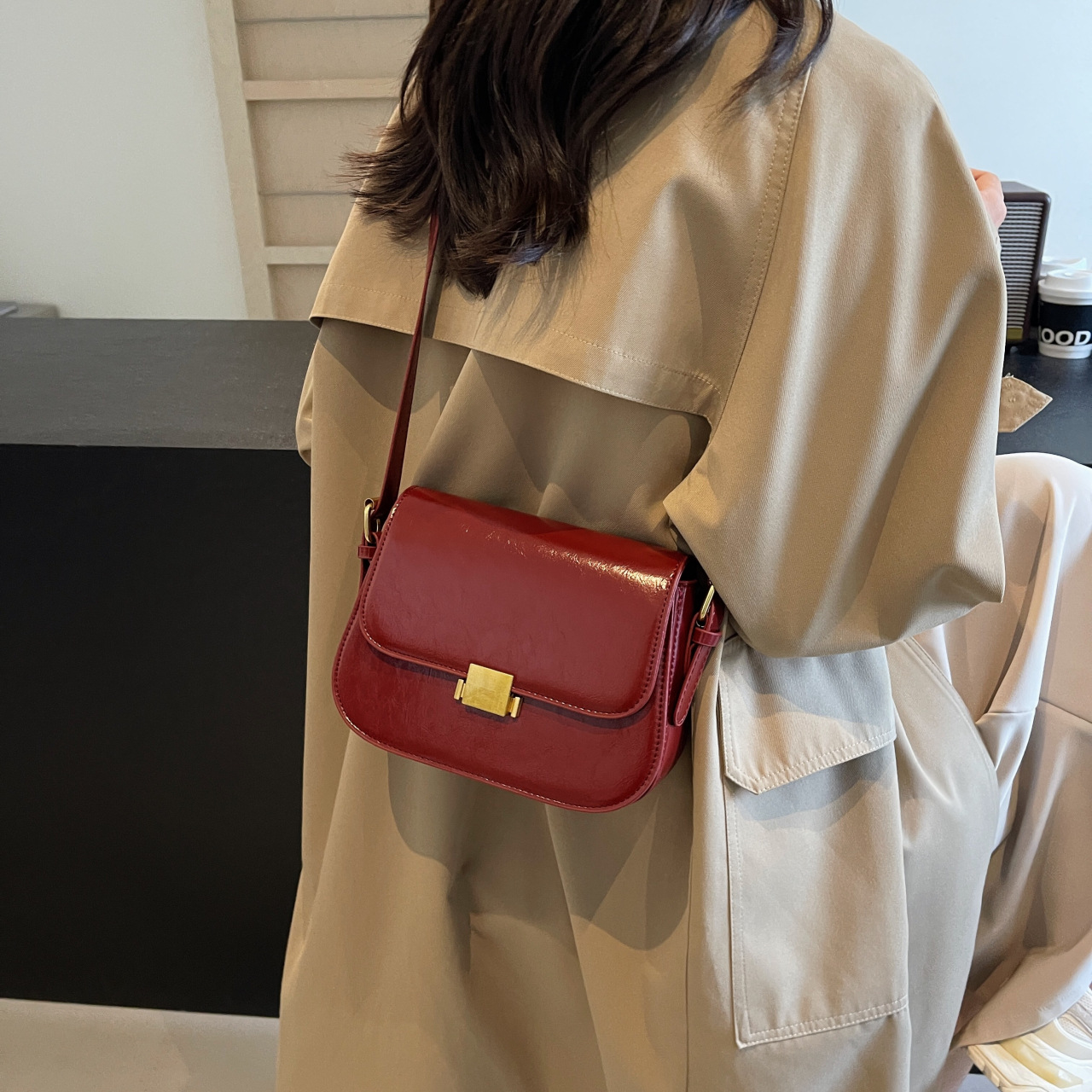 复古质感女士小包包2025新款简约纯色小方包百搭单肩斜挎包