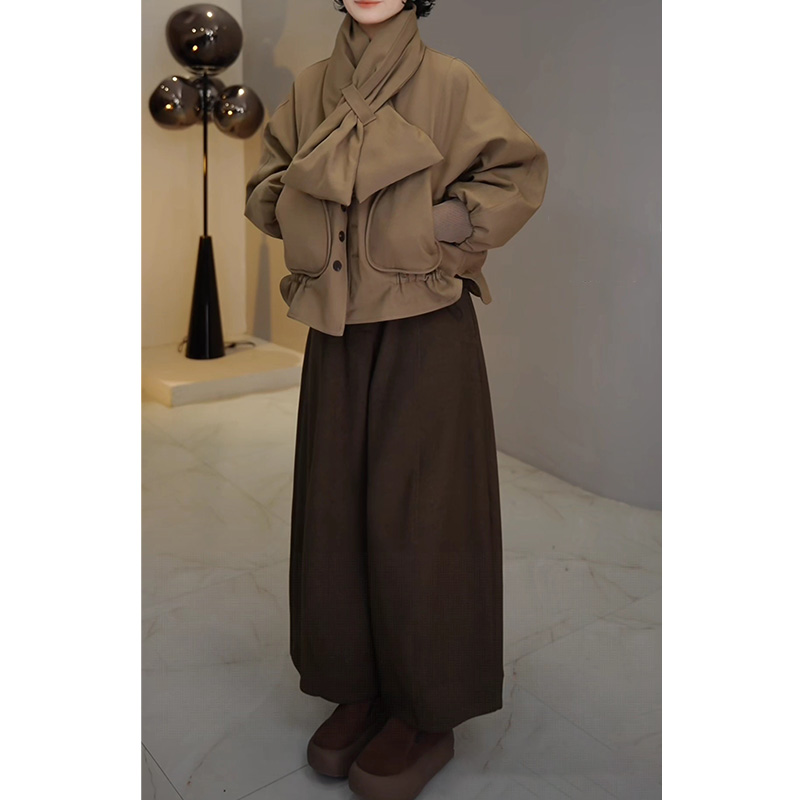 2025冬季新款配围巾单排扣V领棉服外套女时尚复古气质百搭短外套