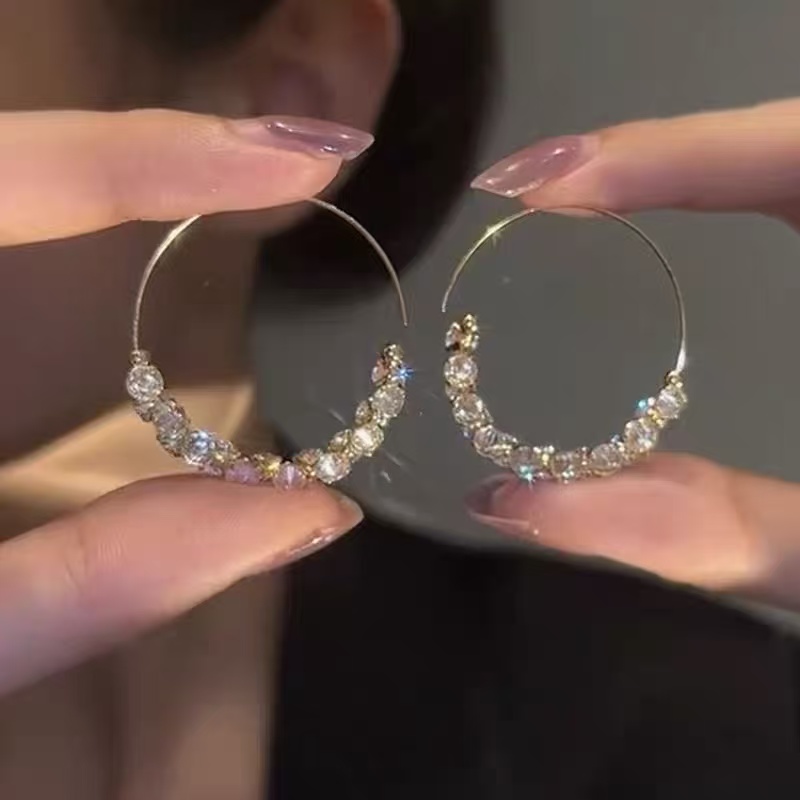铜合金合成锆石耳饰 简约时尚C型闪钻圆圈耳环女小众轻奢耳圈耳饰