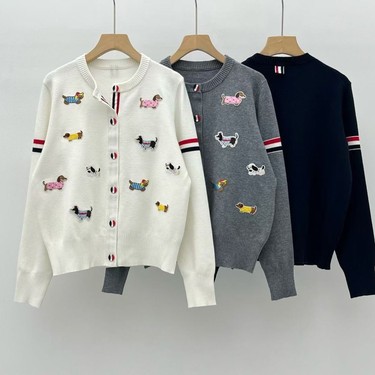 25秋冬学院风设计感满身卡通小狗装饰双袖圆领针织开衫女外套上衣