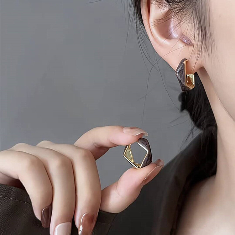 铜合金耳饰 美拉德菱形不规则耳扣女轻奢高级感气质秋冬简约耳环