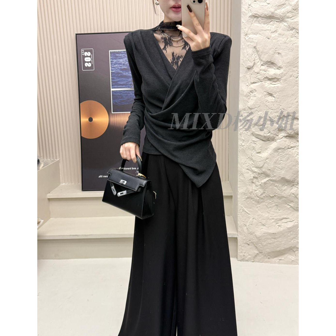 【涵安娜】2025秋冬法式V领不规则半高领蕾丝磨毛打底上衣